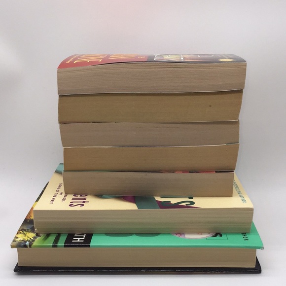 Bundle of 7 Nora Roberts Fiction Novels Books - Picture 10 of 11